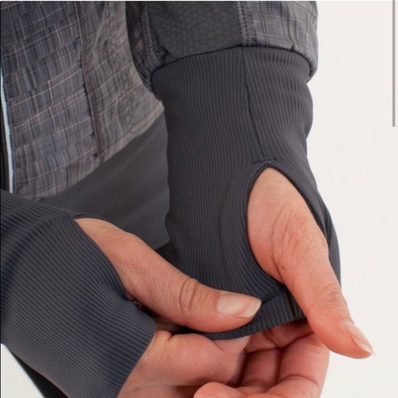 Lululemon Women’s Run Back On Track Jacket. Gray plaid. Size 4 - Picture 3 of 8